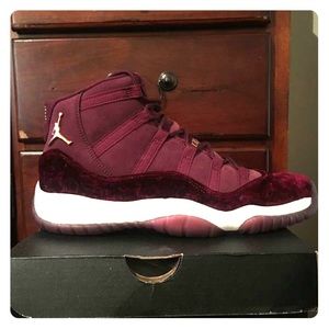 Jordan NIGHT MAROON/METALLIC GOLD